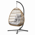 Poltrona sospesa con supporto, 105 × 105 × 195 cm, rattan sintetico marrone, acciaio nero e cuscini grigi
